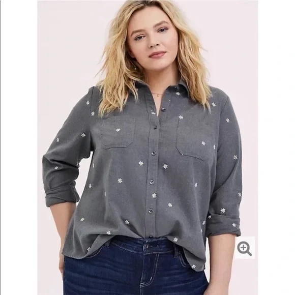Torrid Grey Denim Daisy Embroidered Button Front Classic Fit Shirt Size 1/US XL - Picture 1 of 7